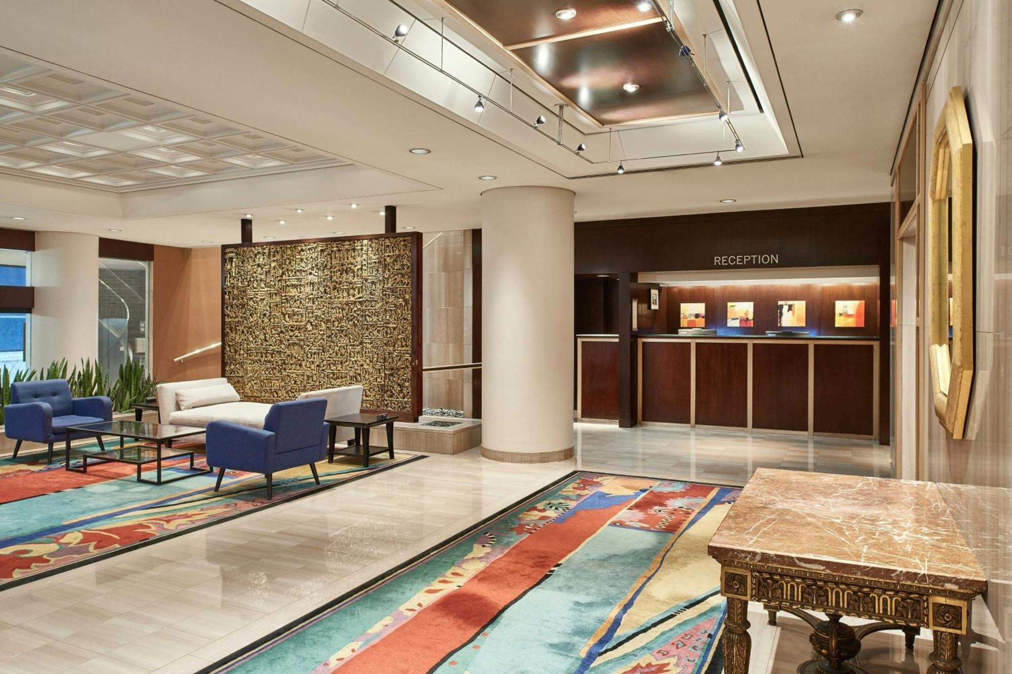 Metropolitan Hotel Vancouver Exterior photo